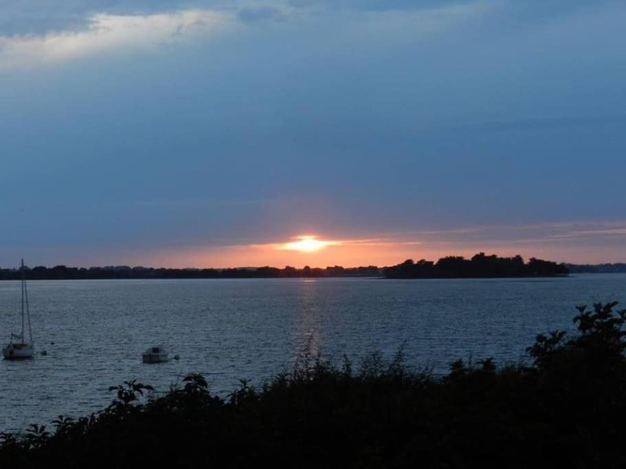 Meuble Sur L'Ile De Tascon A 300 M De La Plage Saint-Armel Bagian luar foto